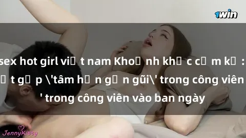 sex hot girl việt nam Khoảnh khắc cấm kỵ: Cặp đôi bị bắt gặp 'tâm hồn gần gũi' trong công viên vào ban ngày